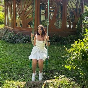 Meet your Posher, Jennifer gabriela